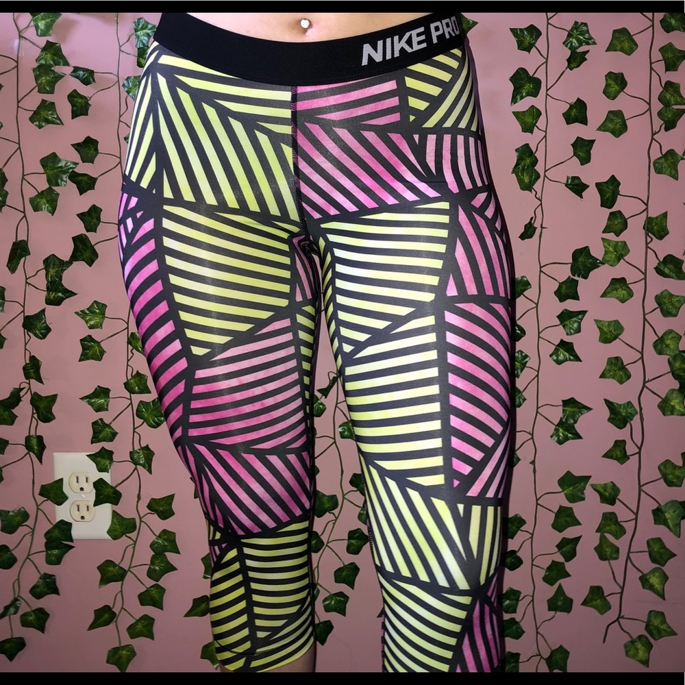 NikePro Cropped Leggings